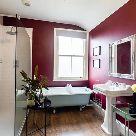 25 Avenue Terrace *