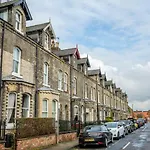 25 Avenue Terrace