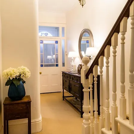 Apartment 25 Avenue Terrace *