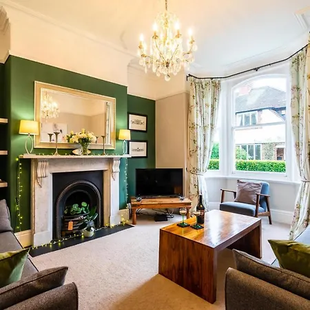25 Avenue Terrace * York