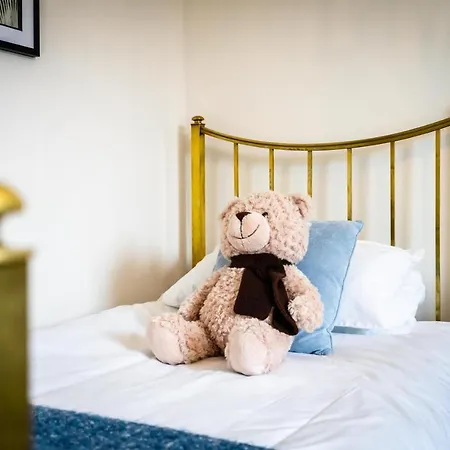 25 Avenue Terrace * York